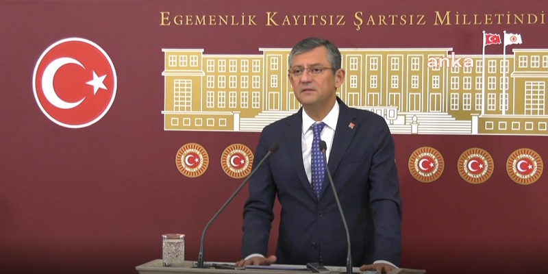 Özgür Özel’den Bakan Bozdağ’a: “Sedef Kabaş’la, Sezen Aksu’yla, Gülşen’le İlgili Saniyesinde En Sert Tweetleri Atan Sen Değil Misin Kardeşim”