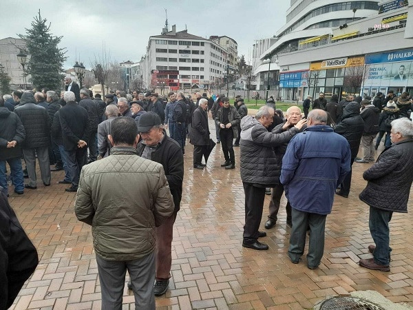 Bolu’da 4.8 Büyüklüğündeki Deprem Sonrası Vatandaşlar Sokaklara Çıktı