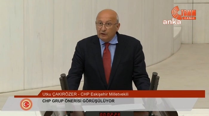 CHP’li Çakırözer: “Yurttaşlarımıza insan onuruna yaraşır hayat koşulları sağlayamazsak, vize çilesi artarak sürecektir.