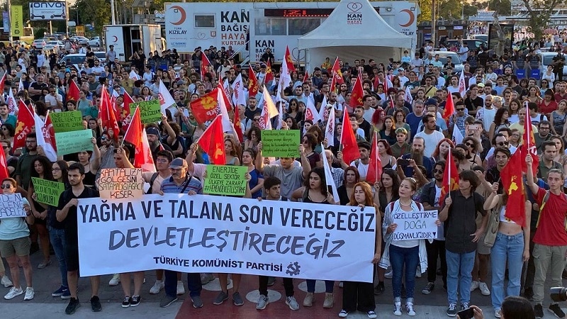 TKP’den Akbelen’e destek eylemi: “Bizden, halktan, bu ülkeden çaldığınız her şeyi tek tek geri alacağız ve devletleştireceğiz.