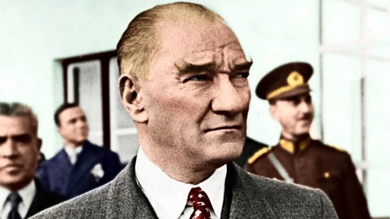 Yapay Zekaya Göre, Gazi Mustafa Kemal Atatürk Kimdir? Atatürk’ün En Ünlü sözleri Nelerdir?