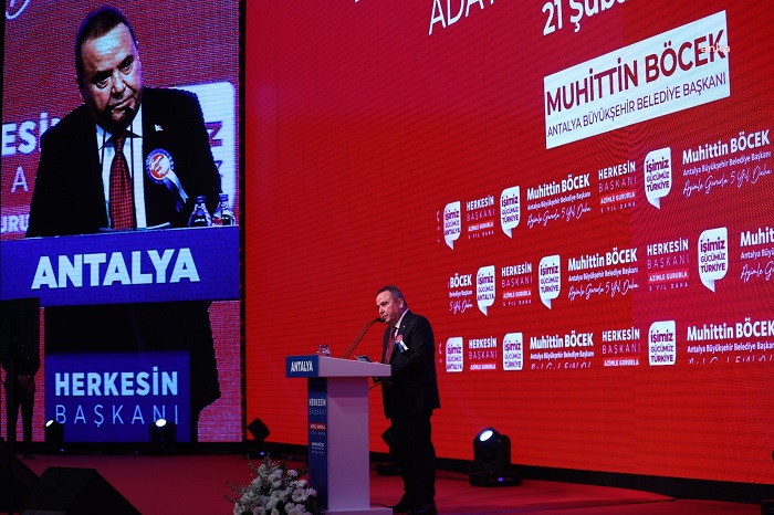 Muhittin Böcek: “Ant olsun Antalya’ya, herkesin başkanı olmaktan bir an olsun vazgeçmeyeceğim”