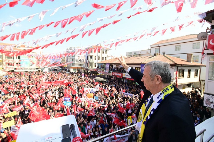 Mansur Yavaş: “Bunlar partilerini ilçelerinden çok seviyorlar”