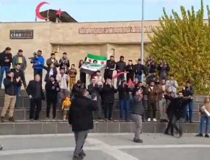 Şanlıurfa’daki Suriyeliler, Esad yönetiminin sonunu kutladı