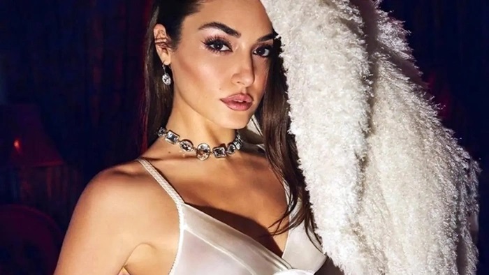 Hande Erçel’in 1 Yıllık Anlaşma Ücreti Dudak Uçuklattı!